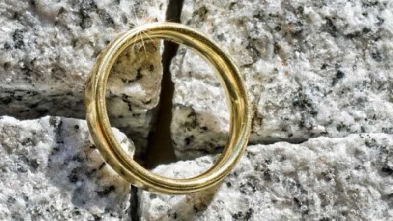 Почему нельзя снимать обручальное кольцо? к чему это приведет?