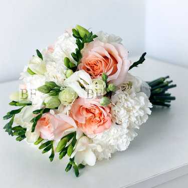 Белый букет невесты (81 фото): идеи свадебного букета из тюльпанов, сочетаем белый с персиковым и черным, бежевым и лиловым цветами