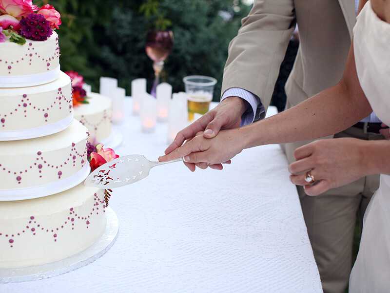 Свадебный торт из конфет своими руками идеи оформления с фото