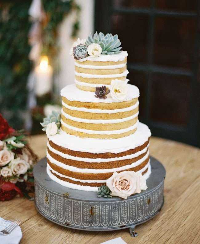 Свадебный торт с цветами (35 фото): украшение белого торта синими и красными цветами из мастики и фруктами на свадьбу