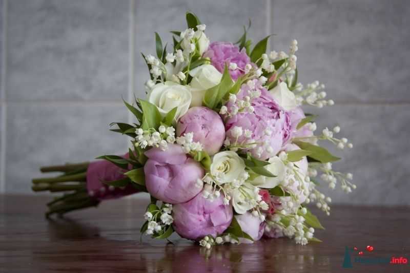 Красивый и изысканный свадебный букет из тюльпанов: советы по составлению своими руками с фото