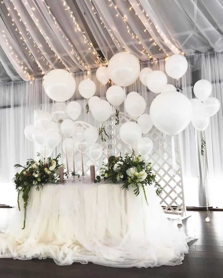 Оформление свадьбы тканью — с шарами, цветами, современные тенденции