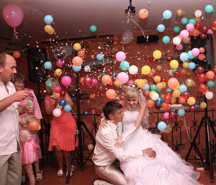 Конкурсы для свидетелей на свадьбе, с использованием воздушных шариков, стульев и воображения