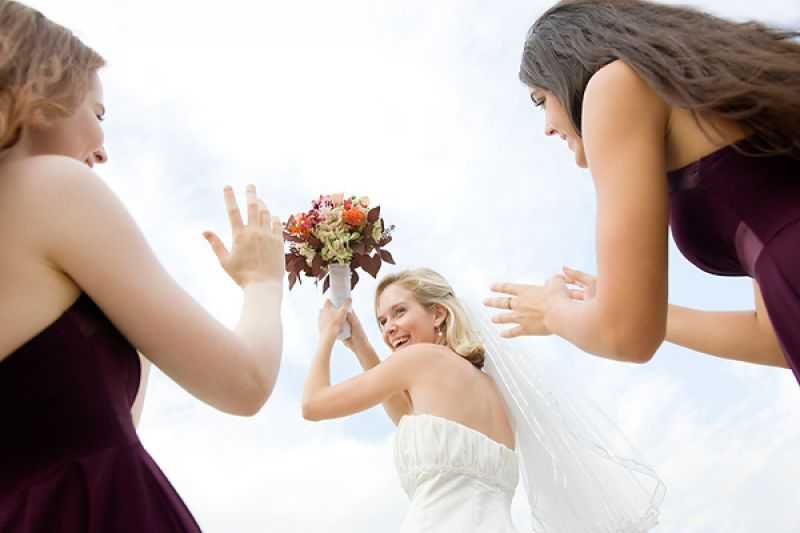 Букеты невесты: приметы про бросание и другие традиции