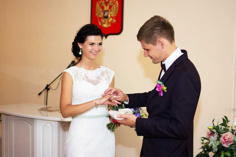 Регистрация брака без торжественной церемонии (17 фото): как проходит неторжественная церемония в загсе и нужны ли на нее кольца?