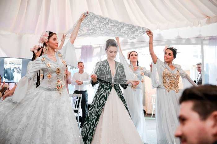 Как проходит первая брачная ночь у узбеков. свадебные традиции в узбекистане. обряд прощания невесты с родителями