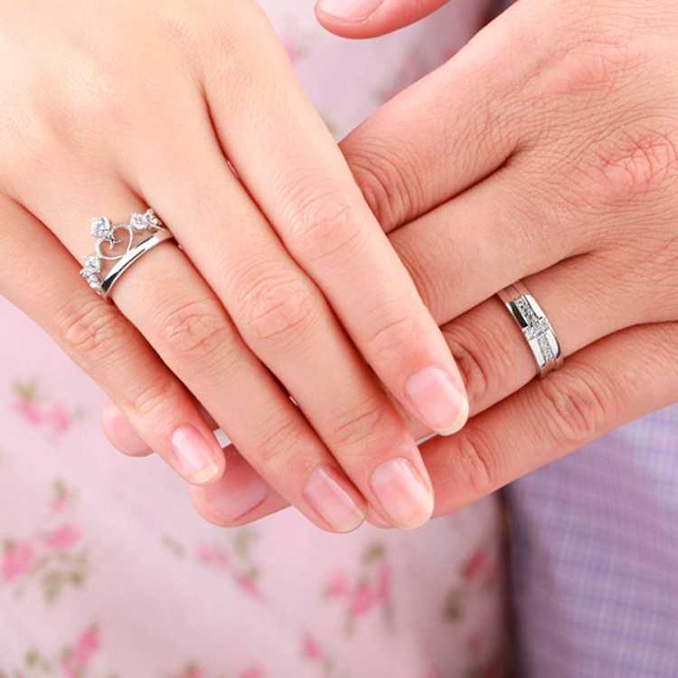 На какую руку одевают свадебные и помолвочные кольца в разных странах и в россии