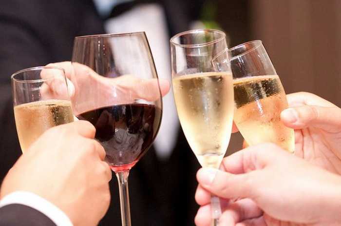 Расчет напитков на свадьбу в [2021] – количество ? безалкогольных & спиртных
