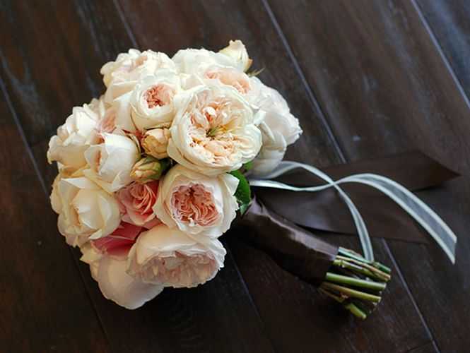 Свадебные букеты из пионовидных роз