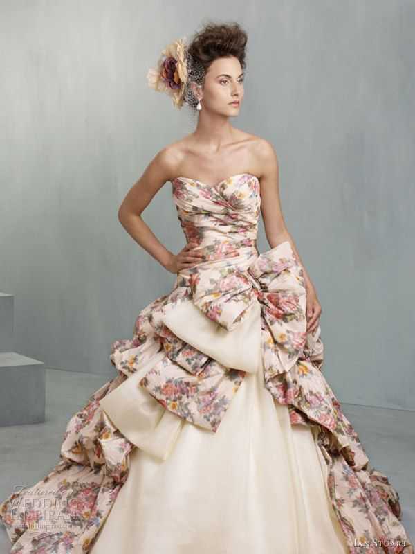 Платья с цветочным принтом – ода женственности