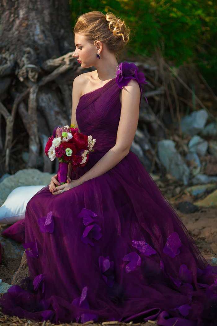 Свадебное платье фиолетового оттенка