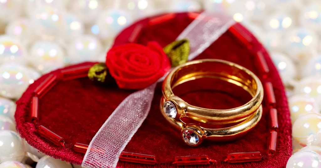 Годовщина свадьбы 8 лет — как поздравить и что подарить