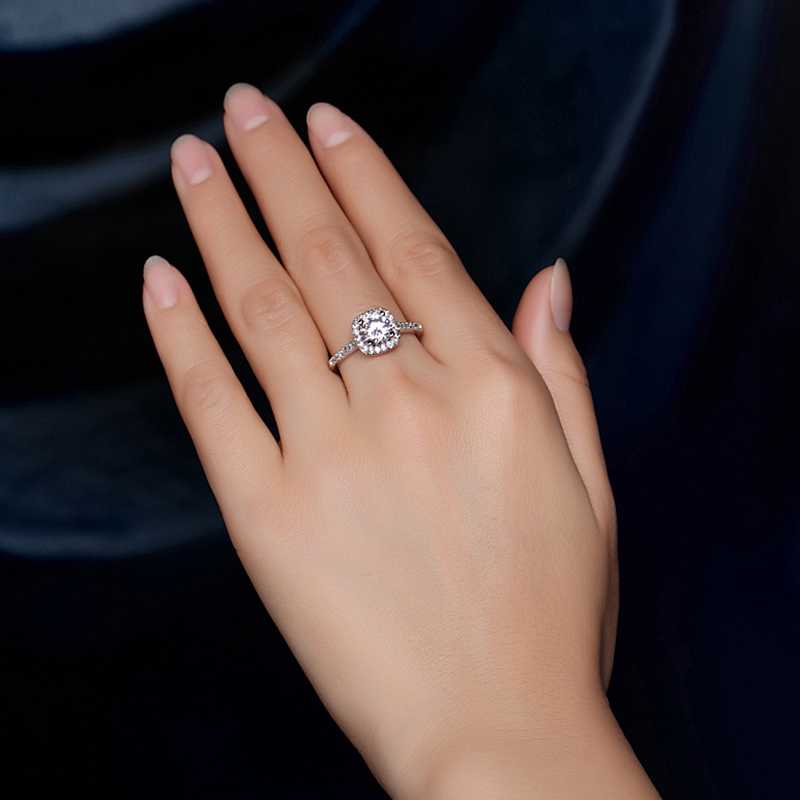 Кольцо для помолвки: на какой руке и на каком пальце носить