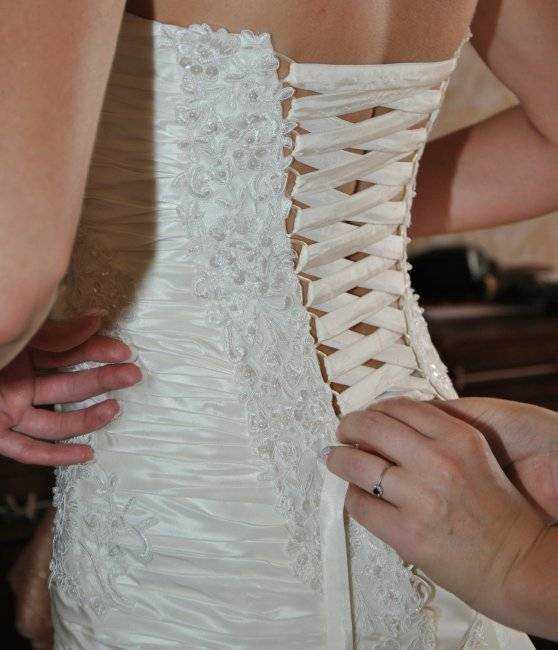 Как шнуровать свадебное платье лентой