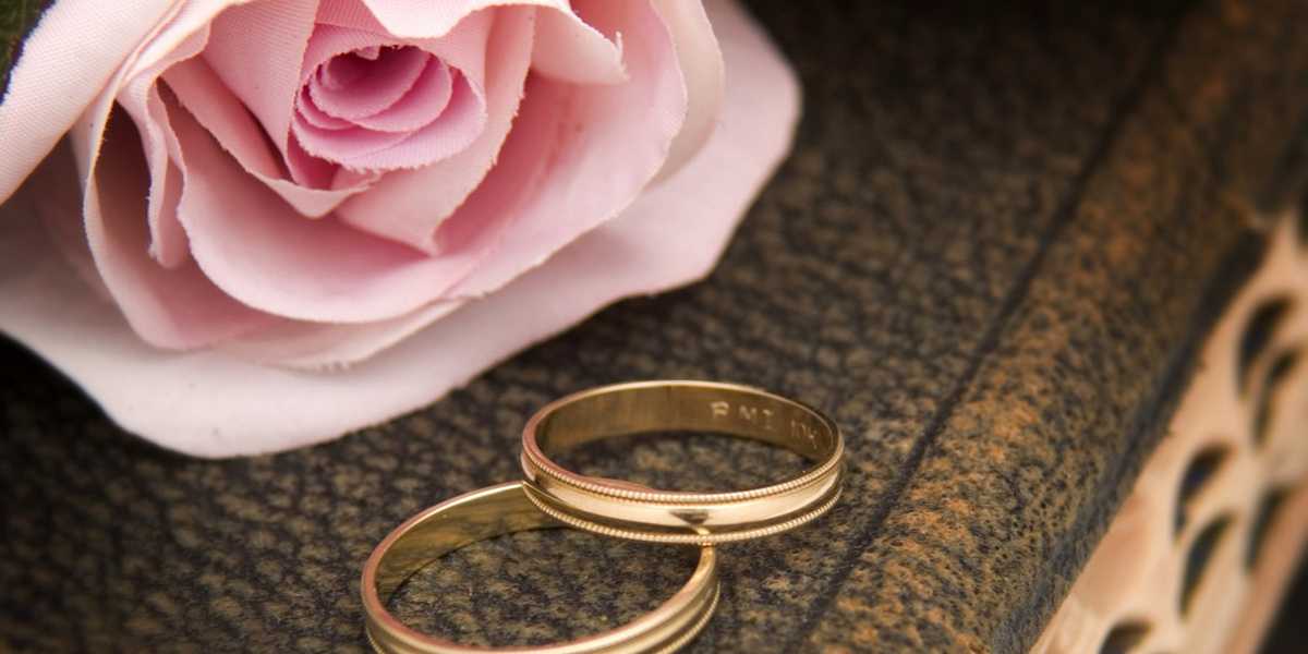 10 лет какая свадьба что дарить жене. что надеть на юбилей. как отпраздновать розовую свадьбу