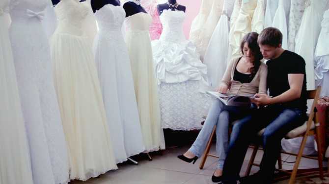 Как вернуть свадебное платье в магазин, причины для этого у покупателя