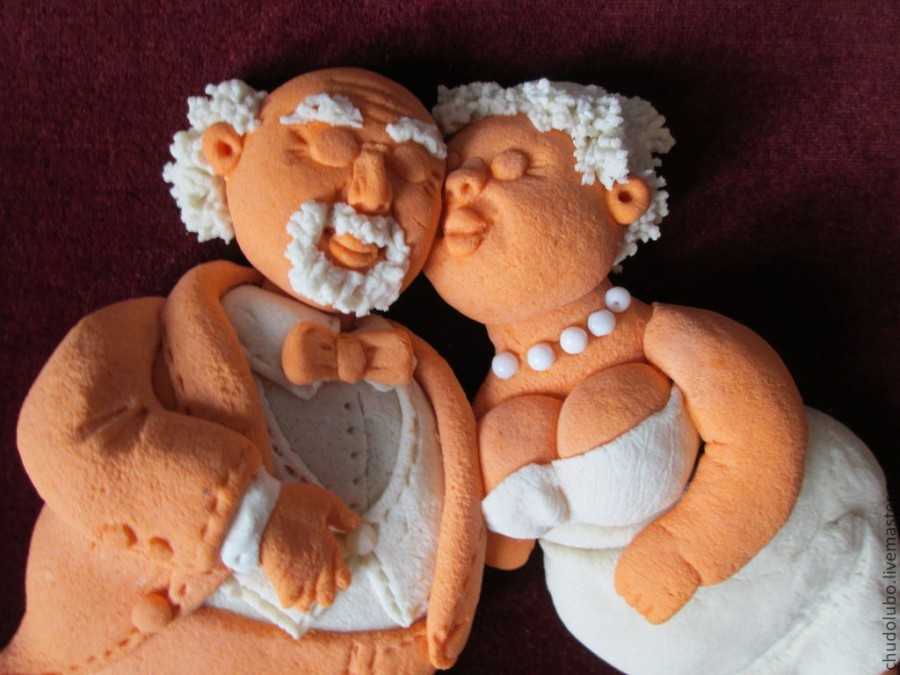 Первая годовщина супружеской жизни: что дарят на ситцевую свадьбу?
