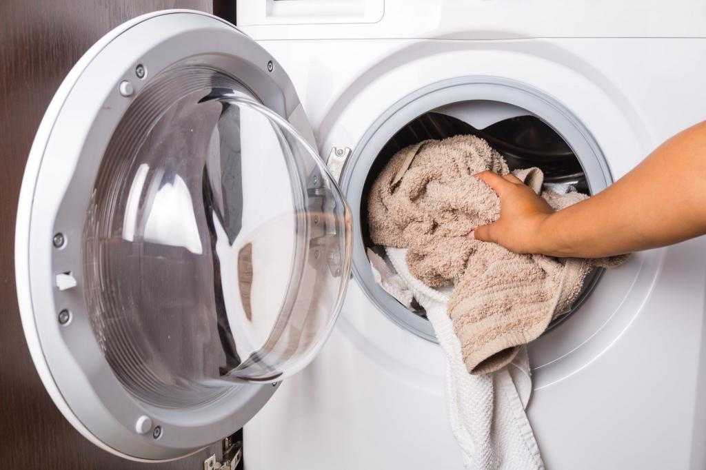 Как постирать и отпарить свадебное платье в домашних условиях, можно ли пользоваться стиральной машиной, как разгладить фату