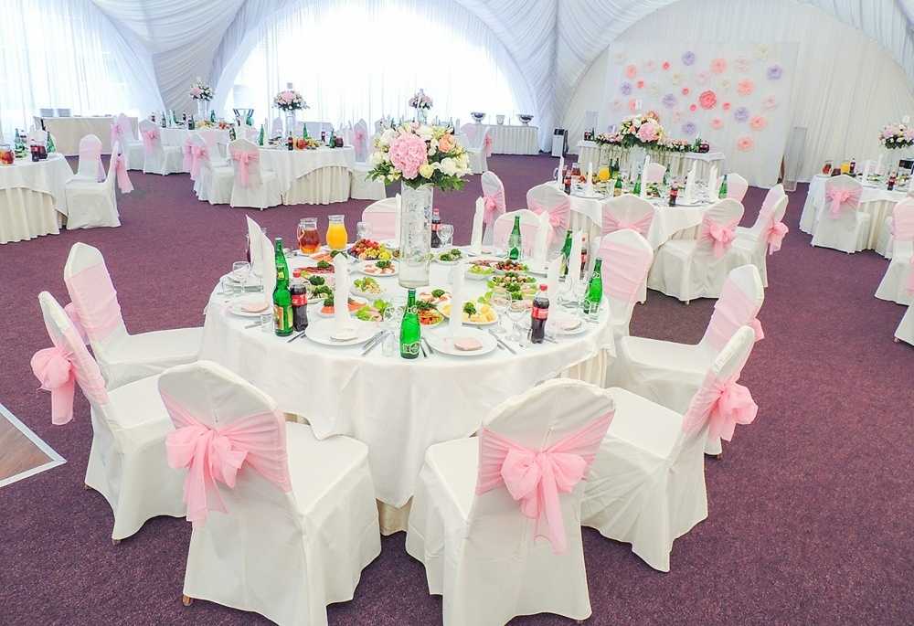 Круглые столы на свадьбе: варианты и способы расположения