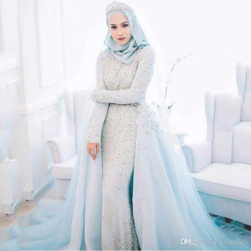 Свадебный наряд мусульманской невесты и другие детали ее образа: хиджаб, украшения, букет, макияж