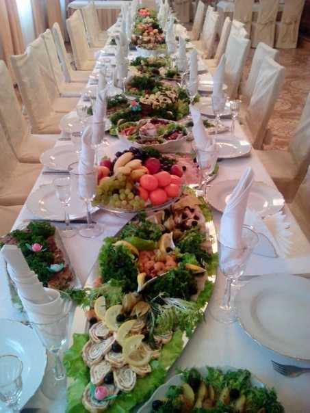 Меню на свадьбу (57 фото): какие закуски и салаты приготовить для свадебного стола? как составить банкетное меню? фрукты и блюда для банкета