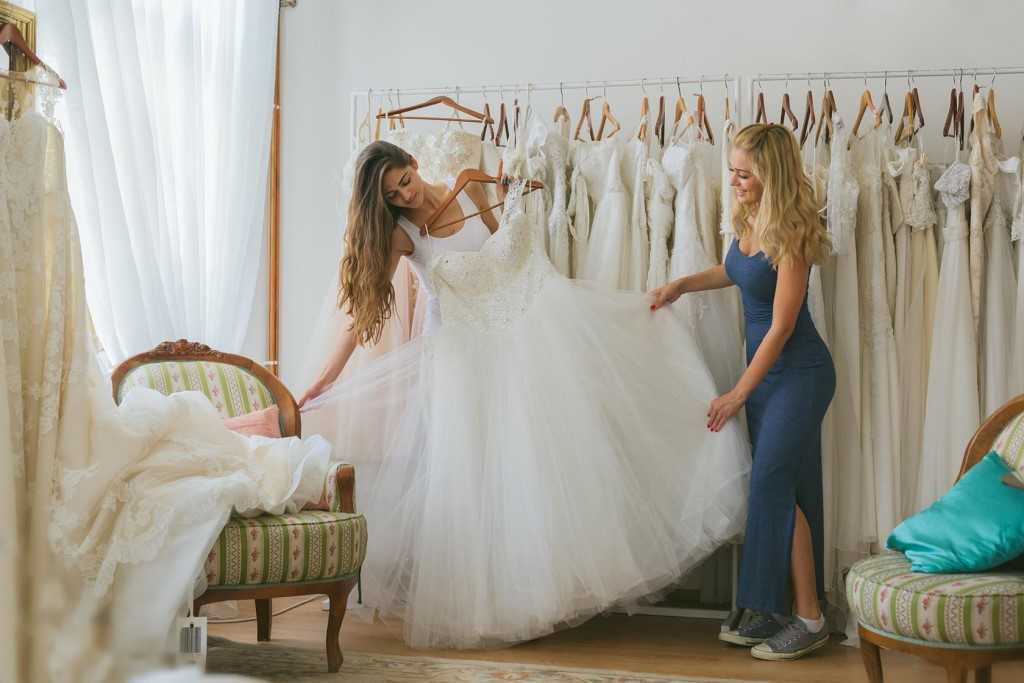 Свадебные платья напрокат: где взять и сколько стоит, условия проката