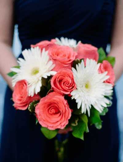 Букет невесты – гербера: потрясающие идеи с фото, свадебный монобукет с белыми герберами, сочетание с красными розами, самые разнообразные формы и декор