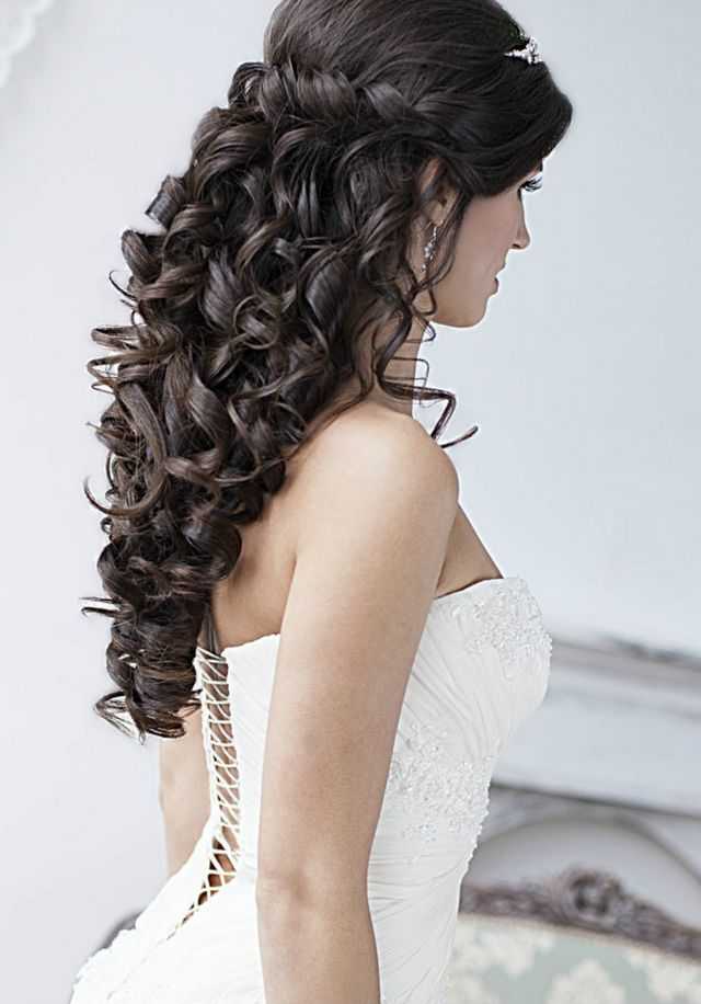 Прическа на свадьбу своими руками: как можно сделать простую свадебную укладку подруге на средние волосы?