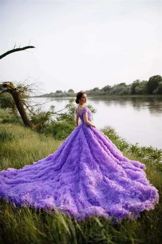 Сиреневое свадебное платье: что означает, кому подойдет