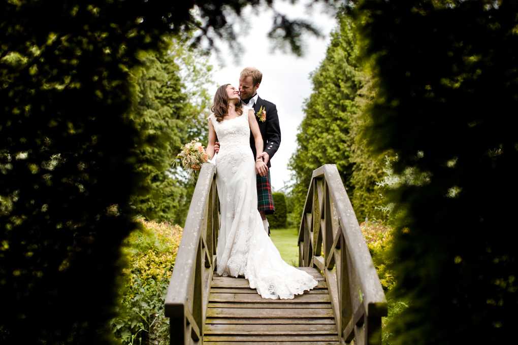 Самые красивые позы для свадебной фотосессии: идеи, фото. фотографии жениха...