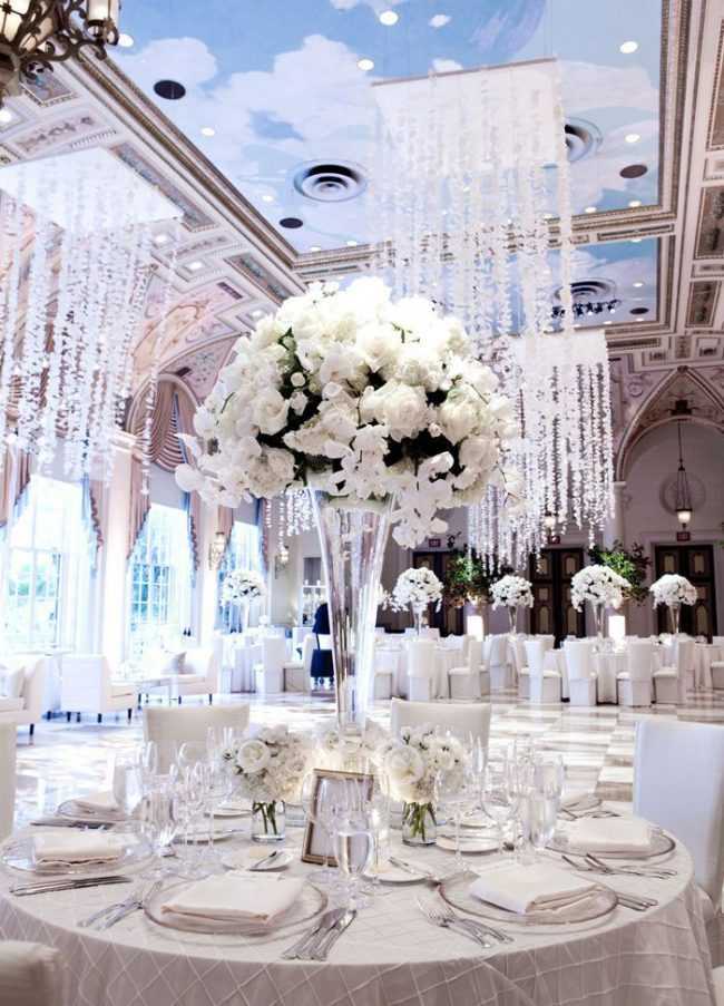 Как выполнить оформление свадебного зала живыми цветами: примеры с фото