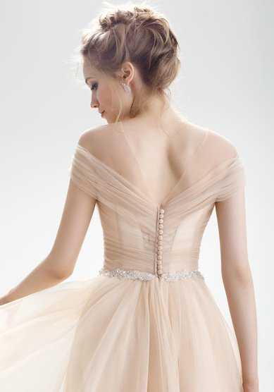 Платье для невесты бежевого цвета: выбор фасона, оттенка
