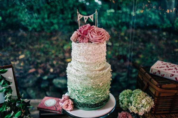 Самые красивые и оригинальные свадебные торты 2019 - фото новинки