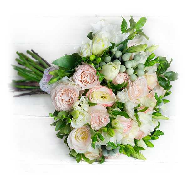 Букет невесты из роз и альстромерий: особенности выбора и преимущества композиции