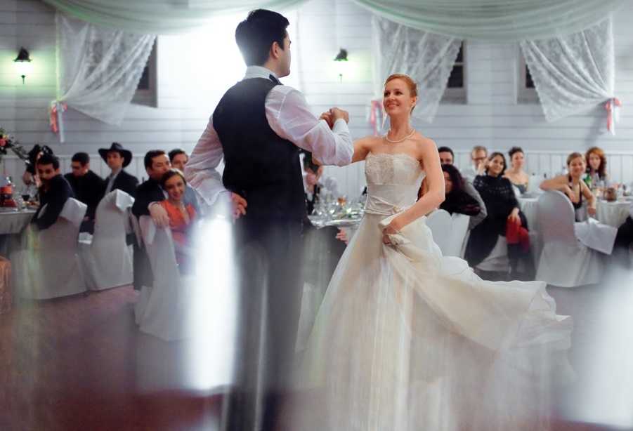 Простой свадебный танец: как самостоятельно поставить легкий и красивый танец молодых, как подготовиться (советы и рекомендации), что танцевать, видео-инструкция