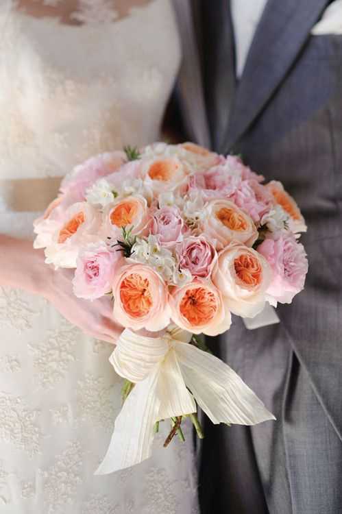 Букет невесты из пионовидных роз - советы по подбору формы, стиля и цветов-компаньонов