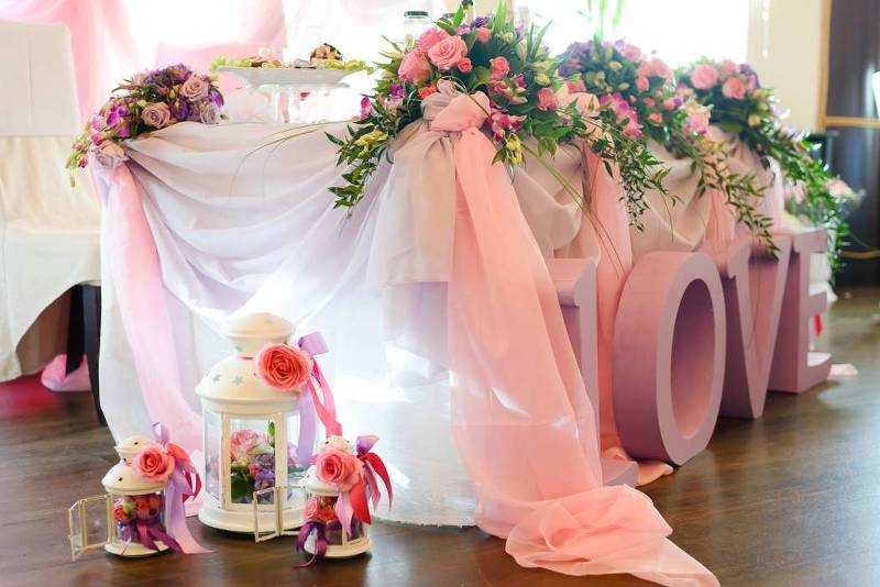 Как декорировать свадьбу в цветах pantone 2020: розовый кварц и голубая безмятежность.
