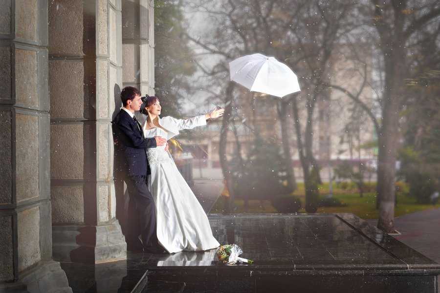 Свадьба в дождь, идеи для свадьбы в холодную дождливую погоду