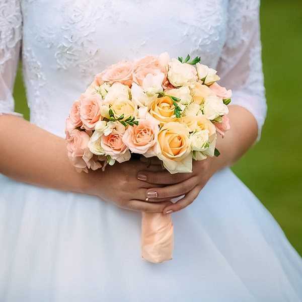 Персиковый букет для невесты в вариантах [2019] года? – фото, советы & идеи композиций