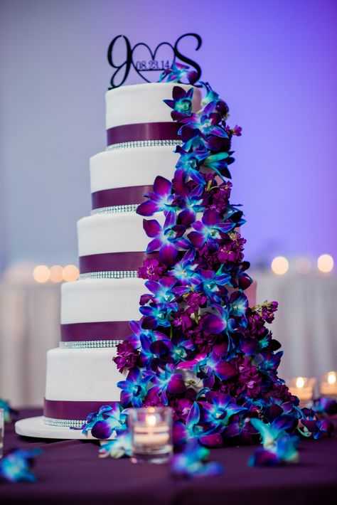 Современные зимние свадебные торты эффектно украсят ваш торжественный стол Узнайте какие элементы декора используют для оформления такого десерта