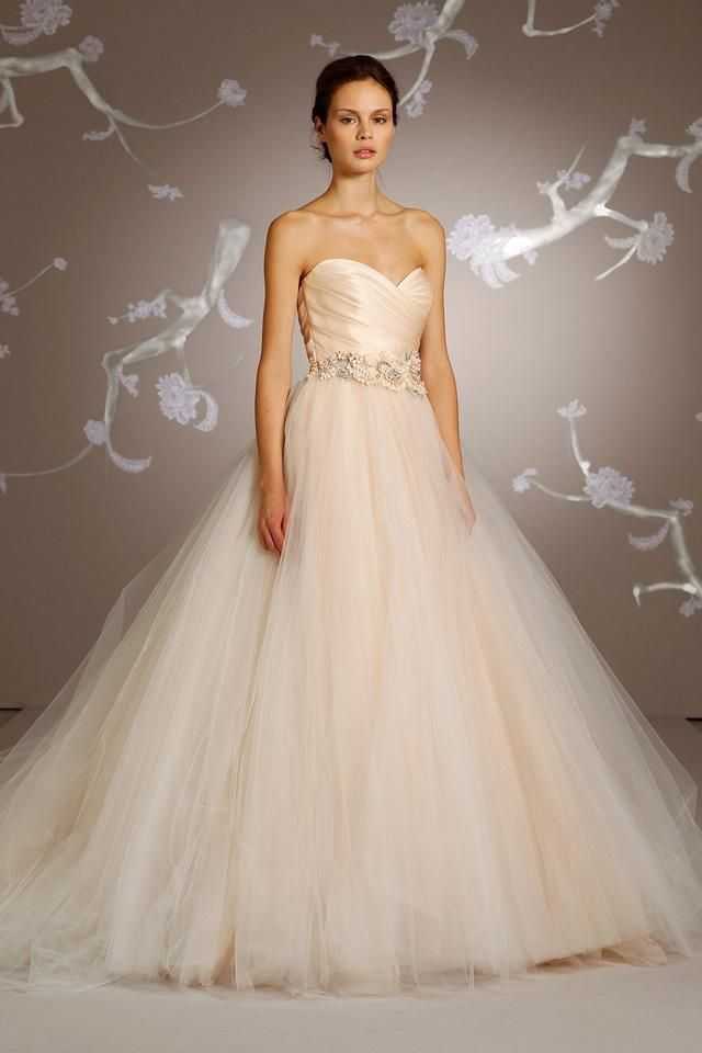 Простота и изящество – букет невесты под платье цвета айвори: фото красивых вариантов