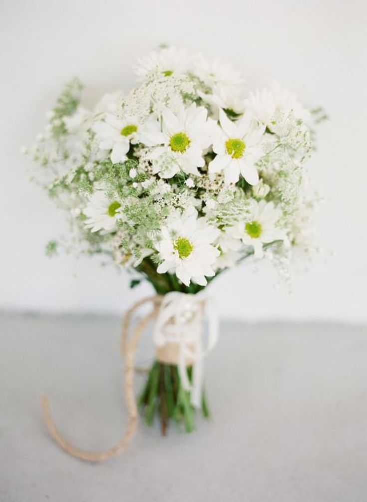 Букет из белых роз и хризантем: мастер-класс и фото