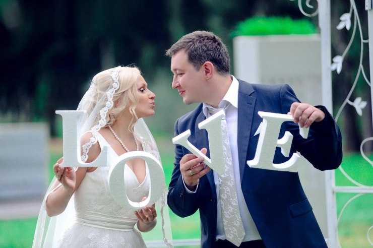 Как сделать буквы для фотосессии на свадьбу своими руками? готовые варианты из картона и ткани