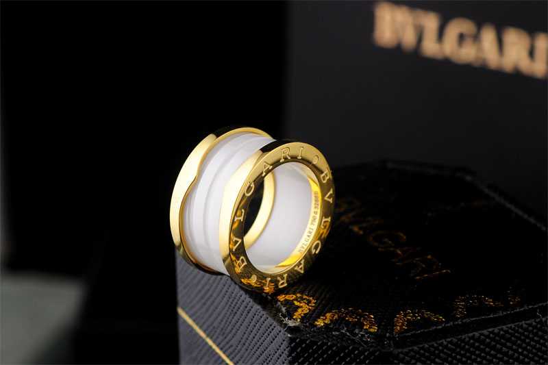 Кольца bvlgari (94 фото): женские двойные и с цветными камнями, кольцо-трансформер и кольцо-шайба в стиле булгари, стоимость