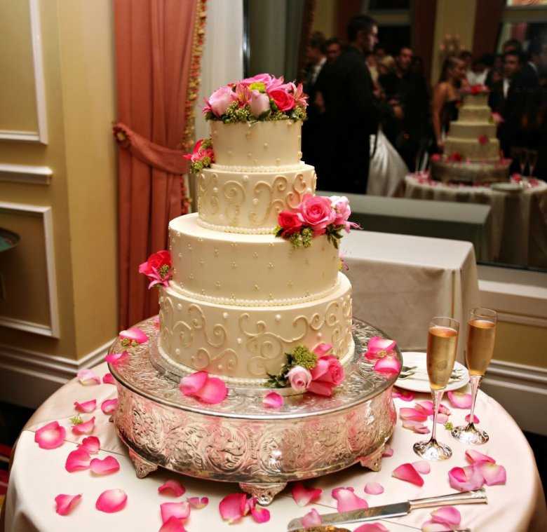 Красивые свадебные торты: фото и идеи потрясающих десертов