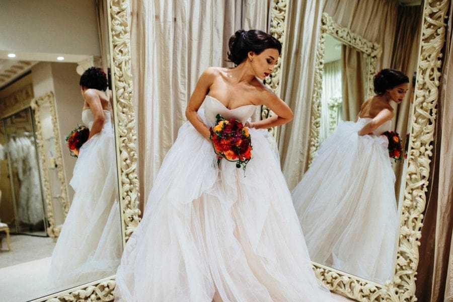 Можно ли продавать свадебное платье невесте, существующие поверья