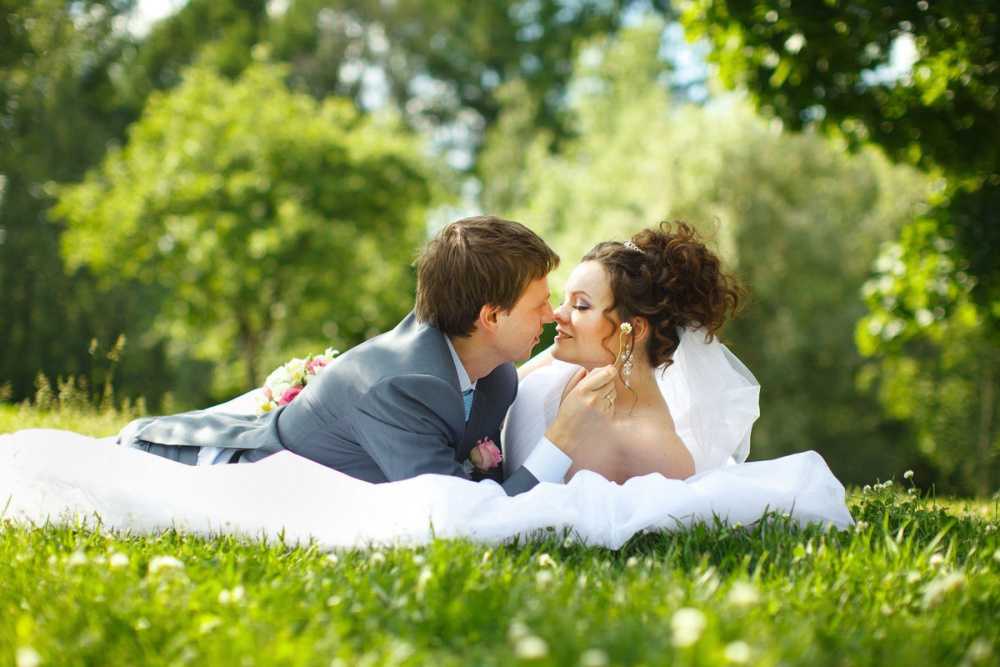 Позы для свадебной фотосессии - фото, схемы и видео