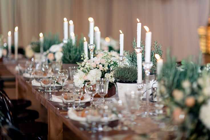 Оформление свадебного зала, декорирование стола и красивые декорации
 - 24 фото
