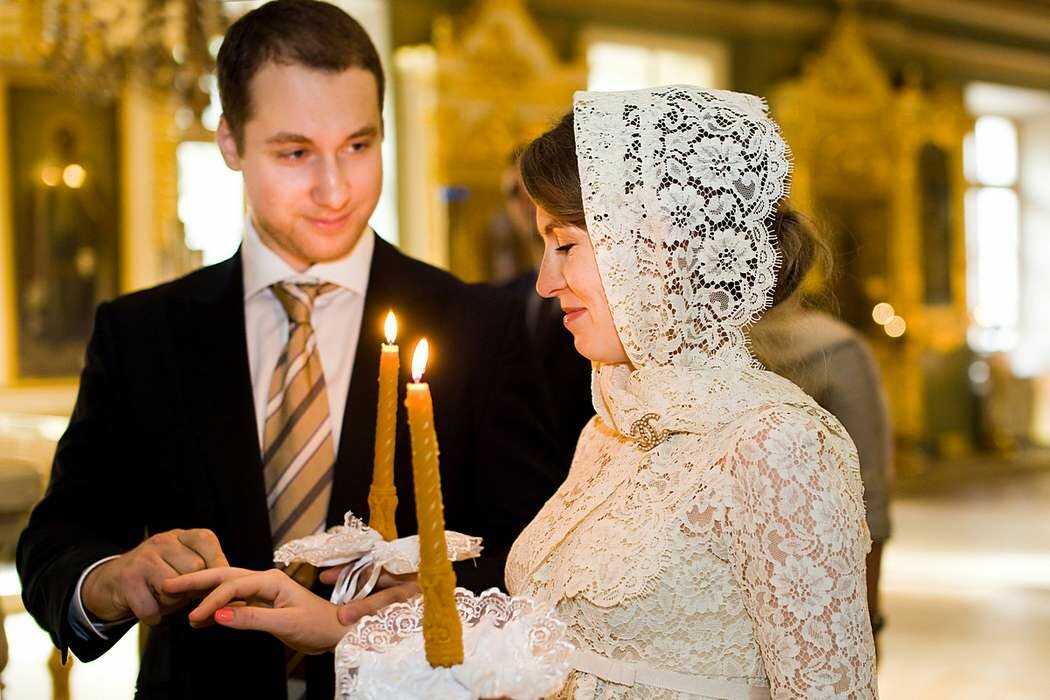 Венчание в православной церкви ? нужны ли свидетели, кто держит венцы, кто должен присутствовать