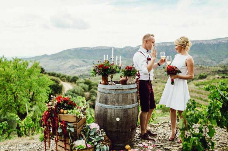 Как выбрать вино на свадьбу — обзор 10 лучших марок, советы